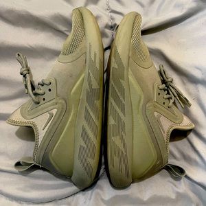 *Gently Worn* Nike Rosche Run two - Olive Green Women’s 6.5
